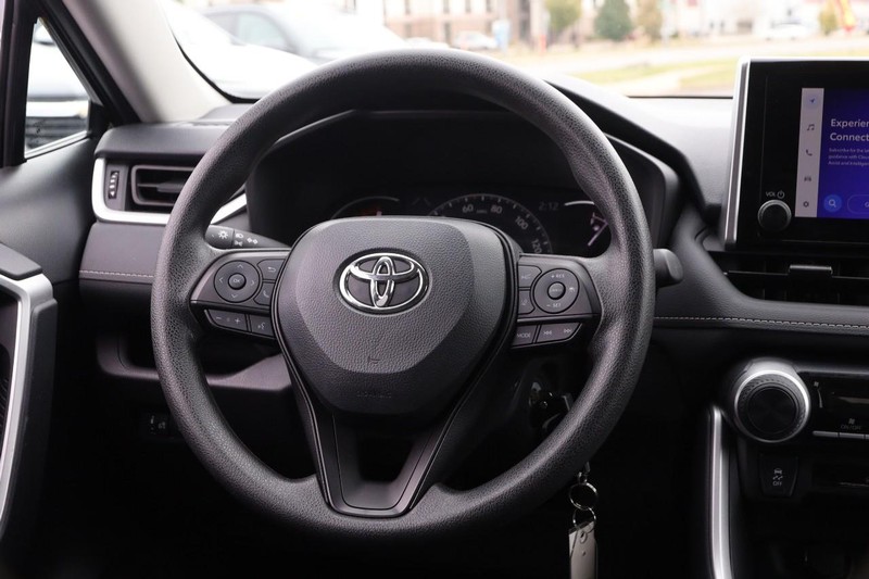 Toyota RAV4 Vehicle Full-screen Gallery Image 21