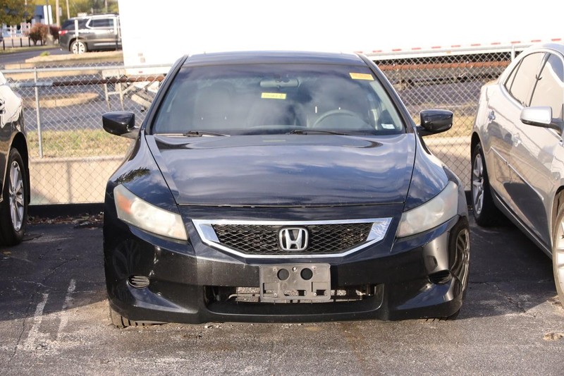 Honda Accord Coupe Vehicle Full-screen Gallery Image 3
