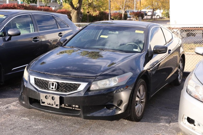 Honda Accord Coupe Vehicle Full-screen Gallery Image 4