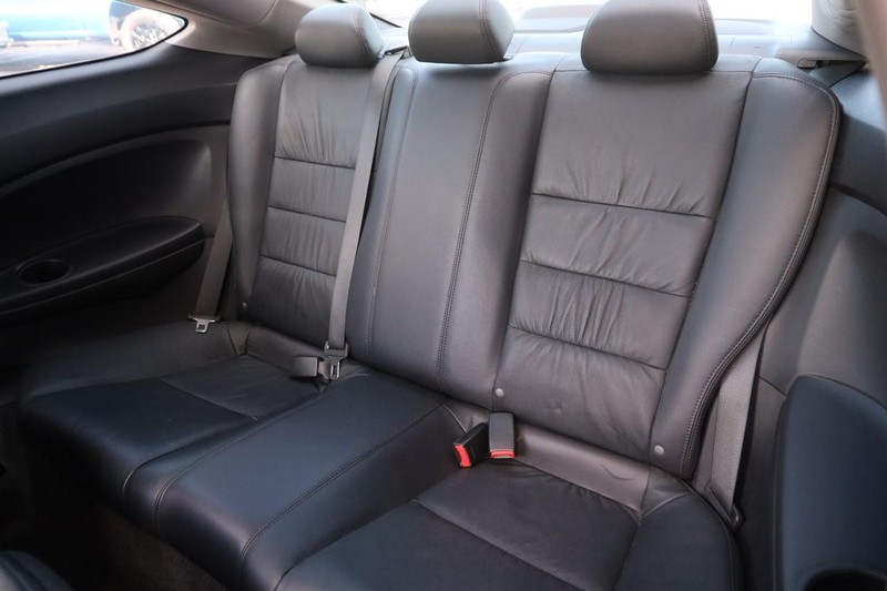 Honda Accord Coupe Vehicle Full-screen Gallery Image 09