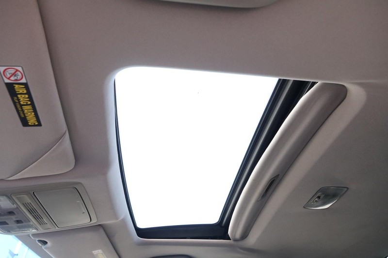 Honda Accord Coupe Vehicle Full-screen Gallery Image 10