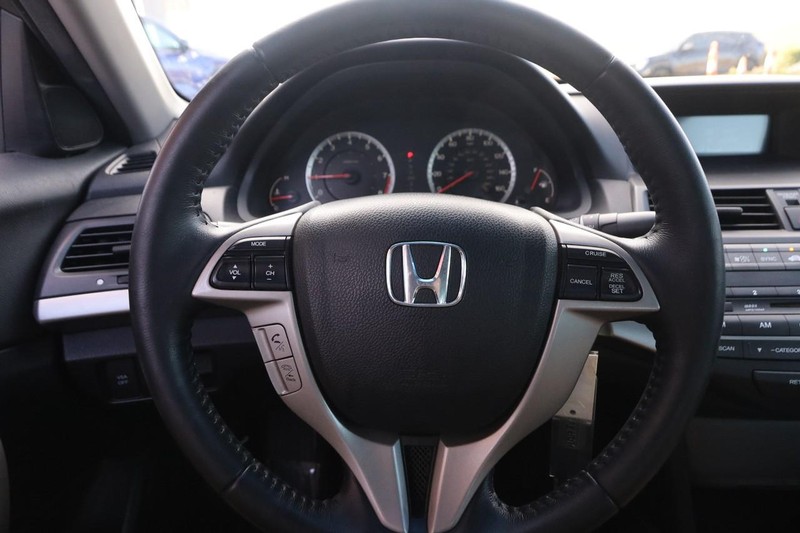 Honda Accord Coupe Vehicle Full-screen Gallery Image 11