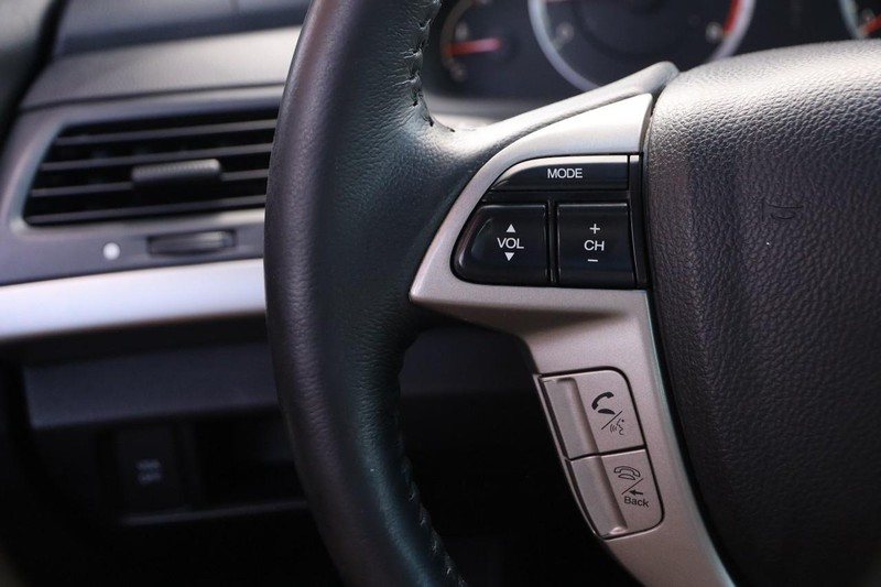 Honda Accord Coupe Vehicle Full-screen Gallery Image 12