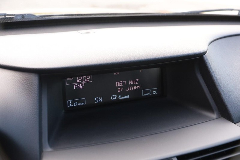 Honda Accord Coupe Vehicle Full-screen Gallery Image 15