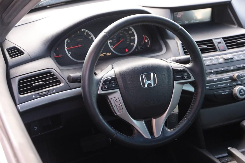 Honda Accord Coupe Vehicle Full-screen Gallery Image 20