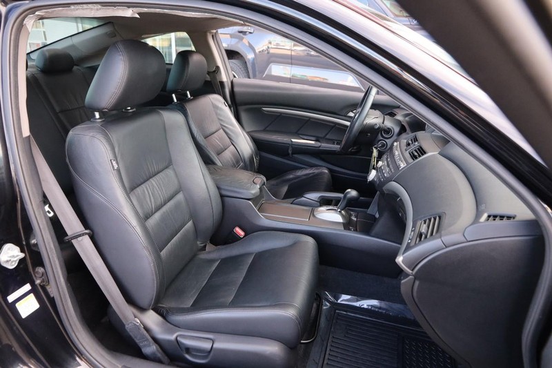 Honda Accord Coupe Vehicle Full-screen Gallery Image 21