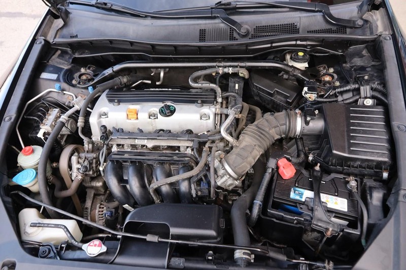 Honda Accord Coupe Vehicle Full-screen Gallery Image 22