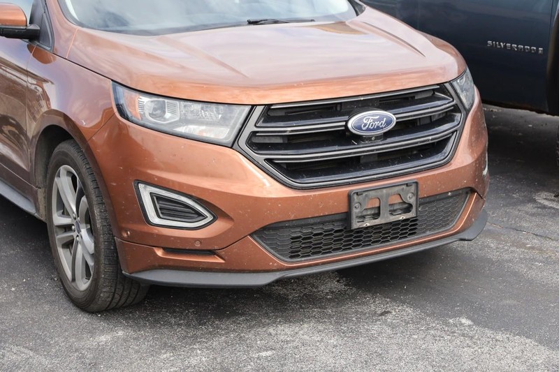Ford Edge Vehicle Full-screen Gallery Image 2
