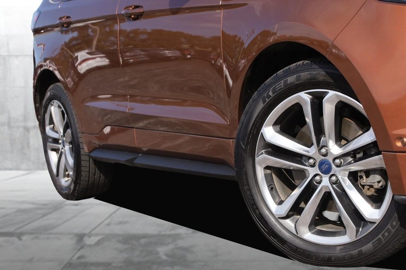 Ford Edge Vehicle Full-screen Gallery Image 03