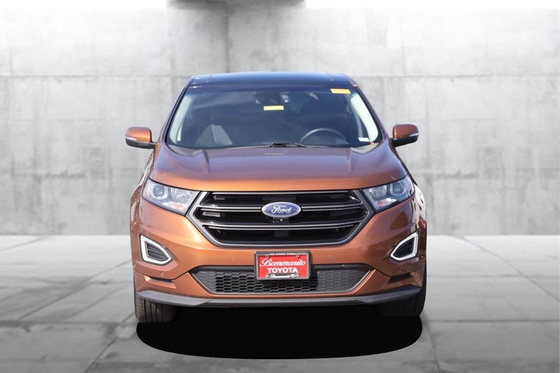 Ford Edge Vehicle Full-screen Gallery Image 04