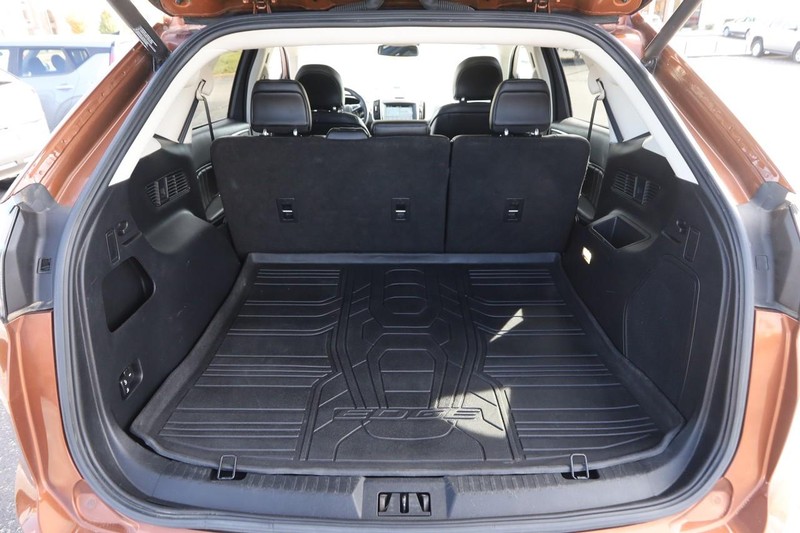 Ford Edge Vehicle Full-screen Gallery Image 07