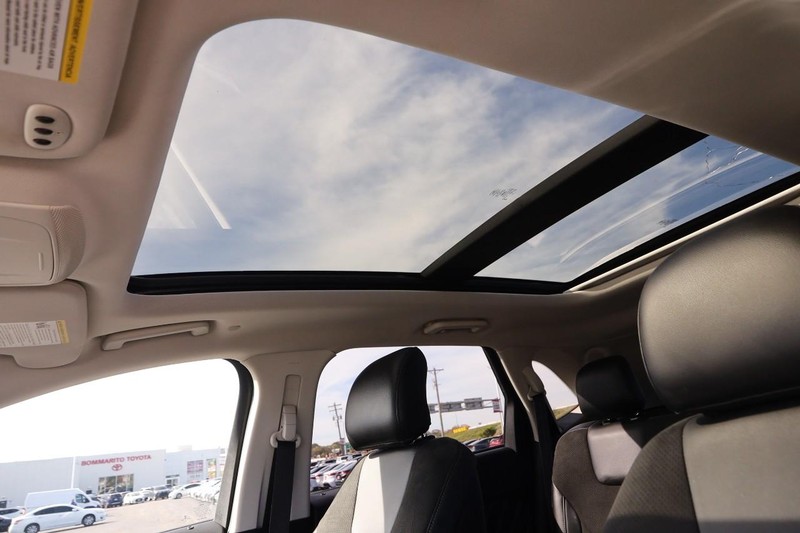 Ford Edge Vehicle Full-screen Gallery Image 09