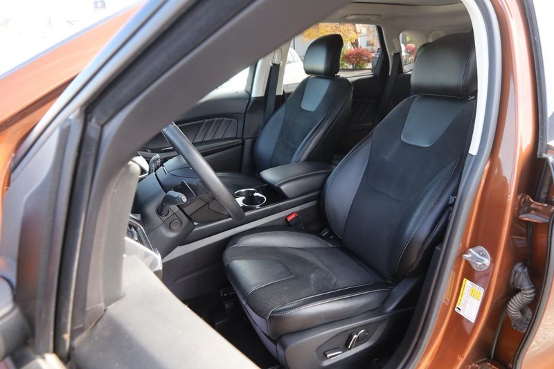 Ford Edge Vehicle Full-screen Gallery Image 10