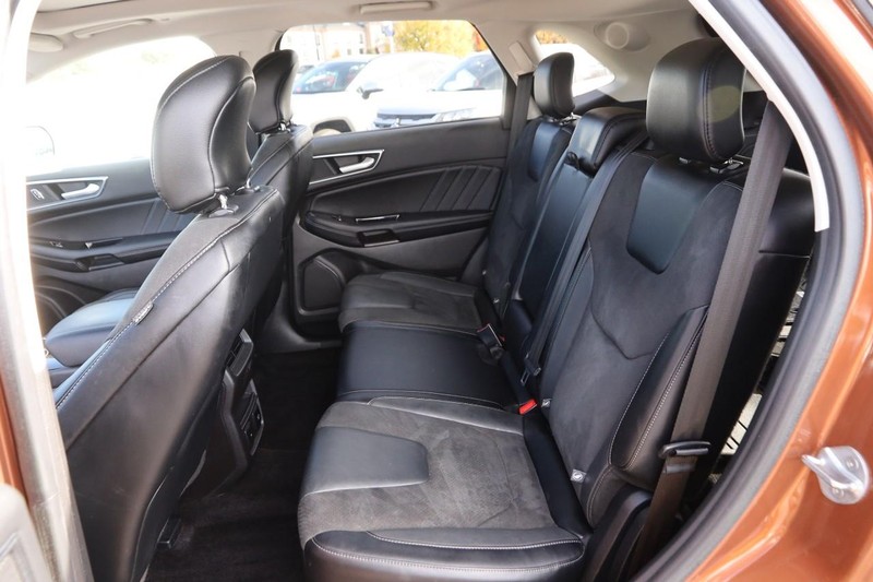 Ford Edge Vehicle Full-screen Gallery Image 11