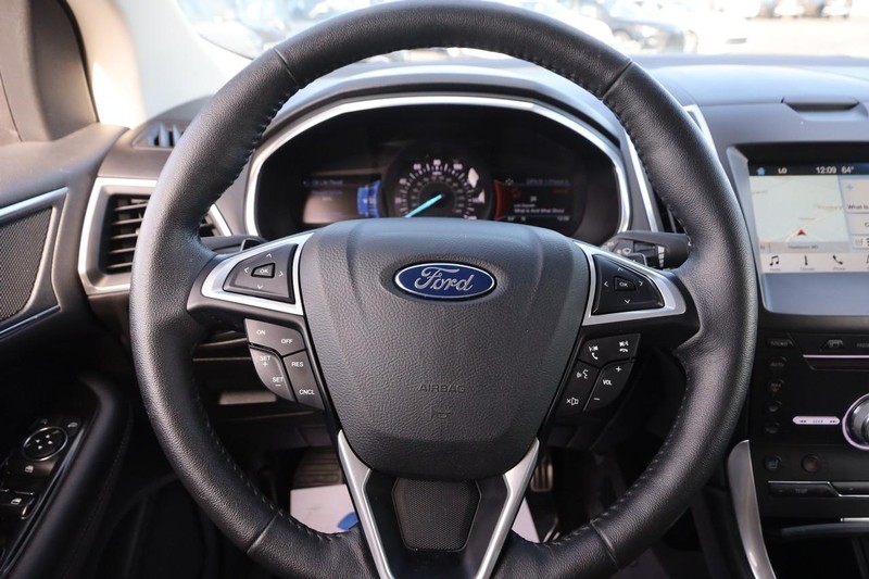 Ford Edge Vehicle Full-screen Gallery Image 12