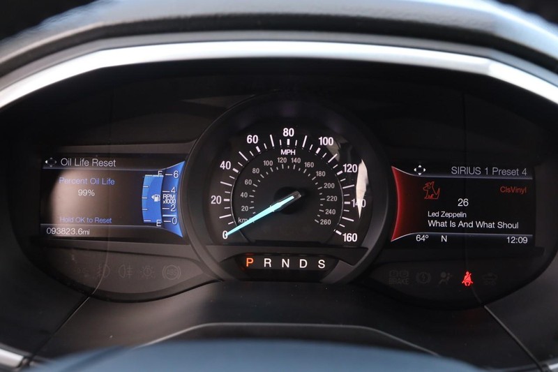 Ford Edge Vehicle Full-screen Gallery Image 15