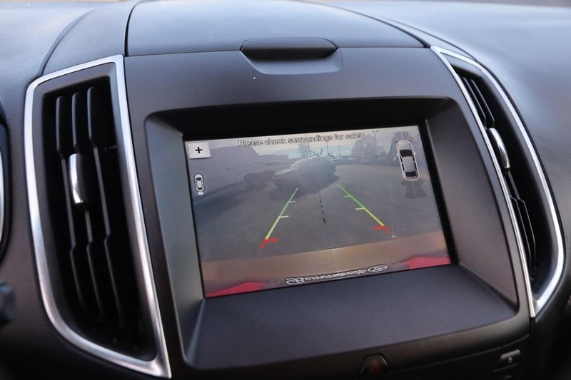 Ford Edge Vehicle Full-screen Gallery Image 18