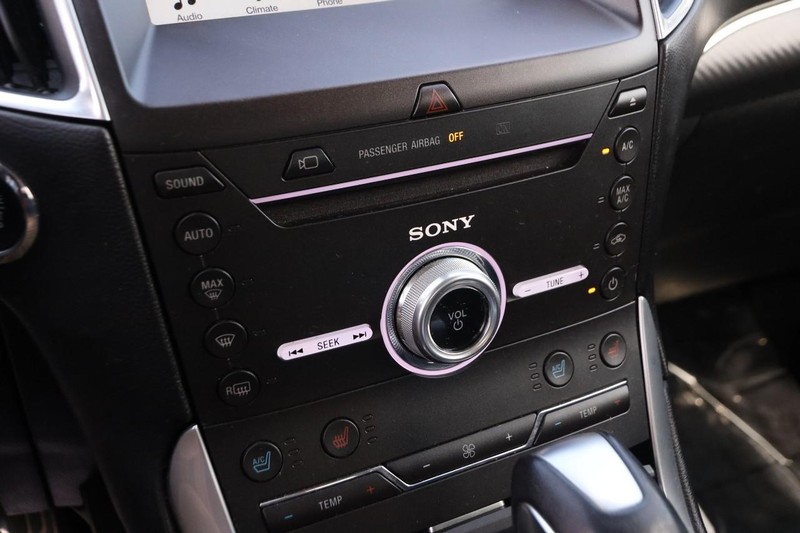 Ford Edge Vehicle Full-screen Gallery Image 19