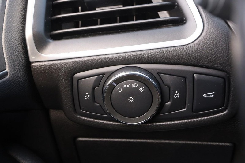 Ford Edge Vehicle Full-screen Gallery Image 20