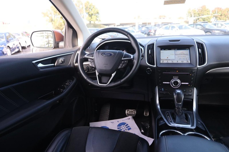 Ford Edge Vehicle Full-screen Gallery Image 24