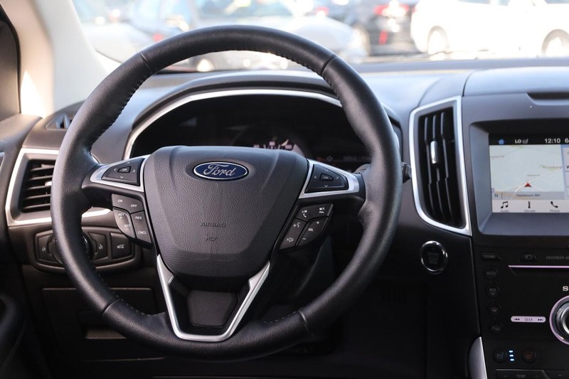 Ford Edge Vehicle Full-screen Gallery Image 25
