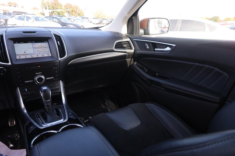 Ford Edge Vehicle Full-screen Gallery Image 27