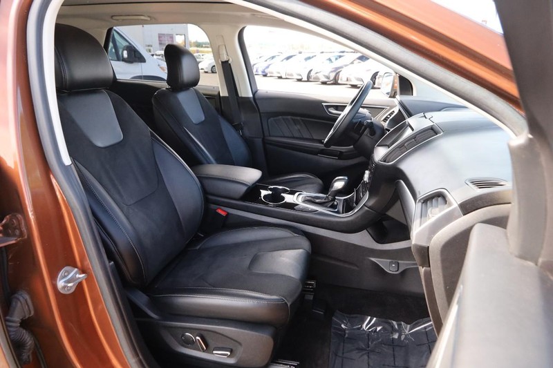 Ford Edge Vehicle Full-screen Gallery Image 28