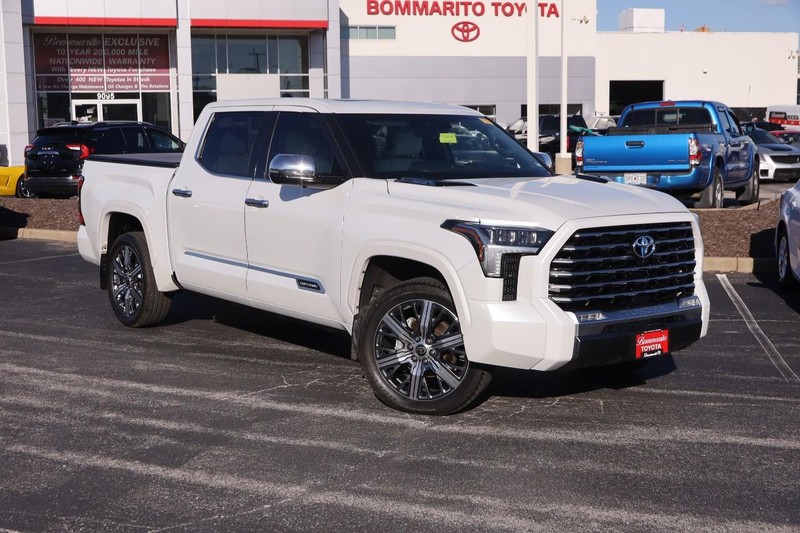Toyota Tundra 4WD Vehicle Full-screen Gallery Image 2
