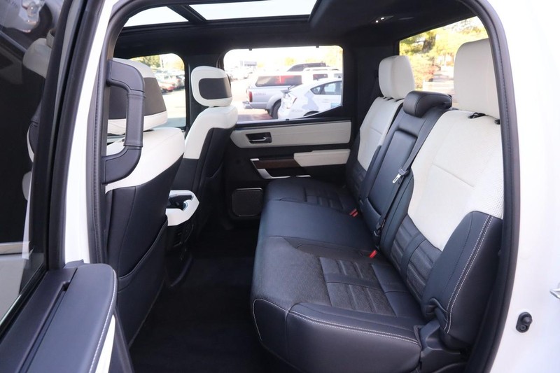 Toyota Tundra 4WD Vehicle Full-screen Gallery Image 10