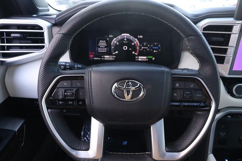 Toyota Tundra 4WD Vehicle Full-screen Gallery Image 11