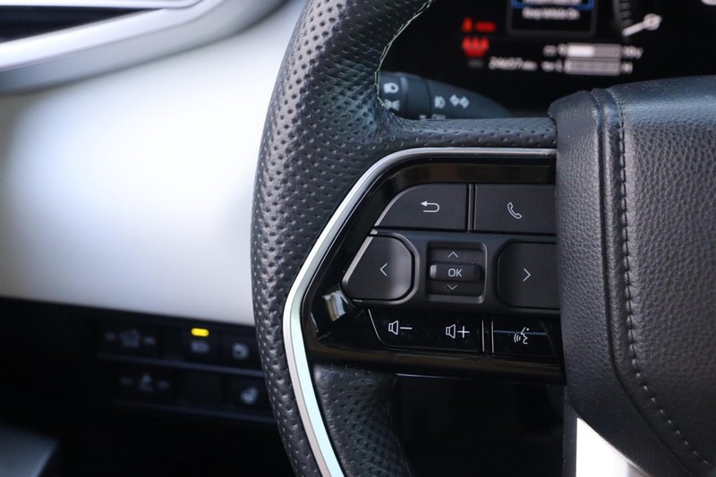 Toyota Tundra 4WD Vehicle Full-screen Gallery Image 12