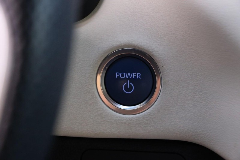 Toyota Tundra 4WD Vehicle Full-screen Gallery Image 15