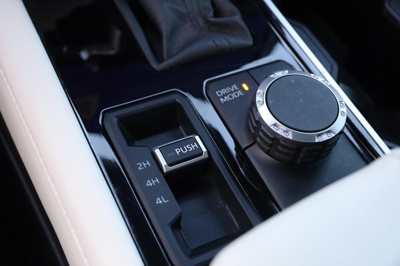 Toyota Tundra 4WD Vehicle Full-screen Gallery Image 16