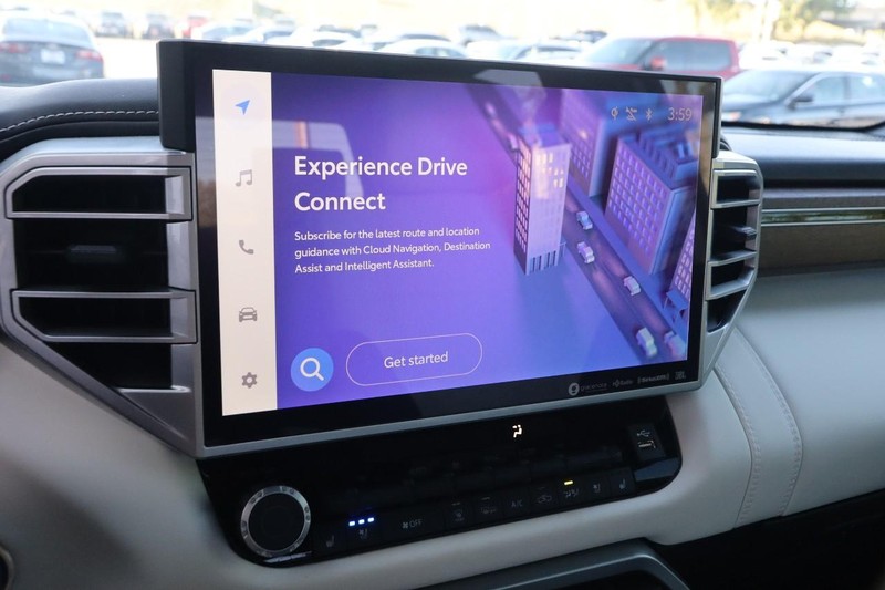 Toyota Tundra 4WD Vehicle Full-screen Gallery Image 17