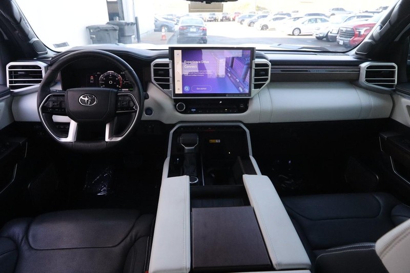 Toyota Tundra 4WD Vehicle Full-screen Gallery Image 22