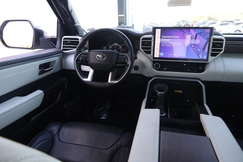 Toyota Tundra 4WD Vehicle Full-screen Gallery Image 23
