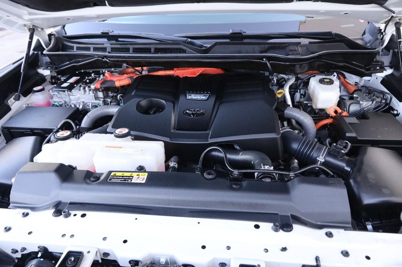 Toyota Tundra 4WD Vehicle Full-screen Gallery Image 28