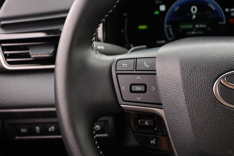 Toyota Camry Vehicle Full-screen Gallery Image 11