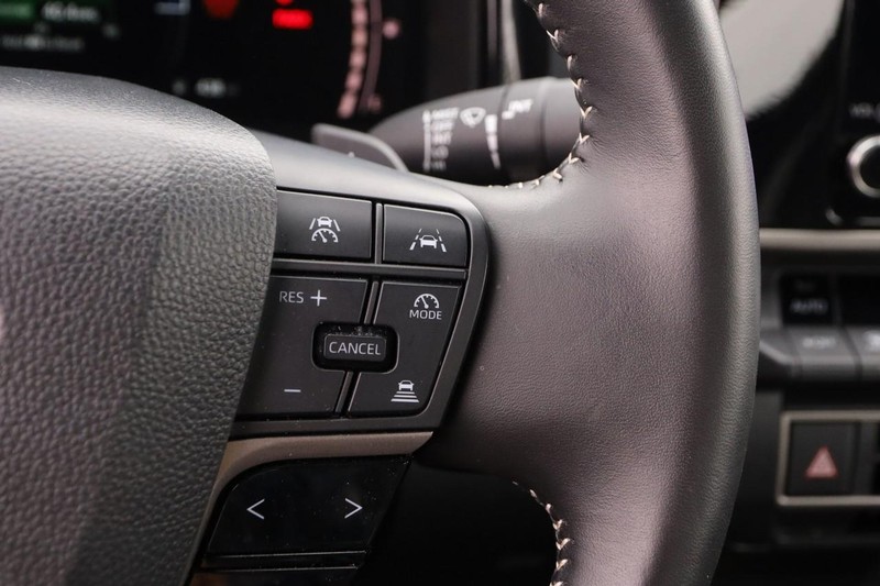 Toyota Camry Vehicle Full-screen Gallery Image 12