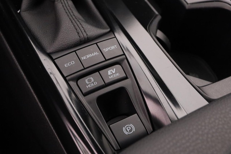 Toyota Camry Vehicle Full-screen Gallery Image 18