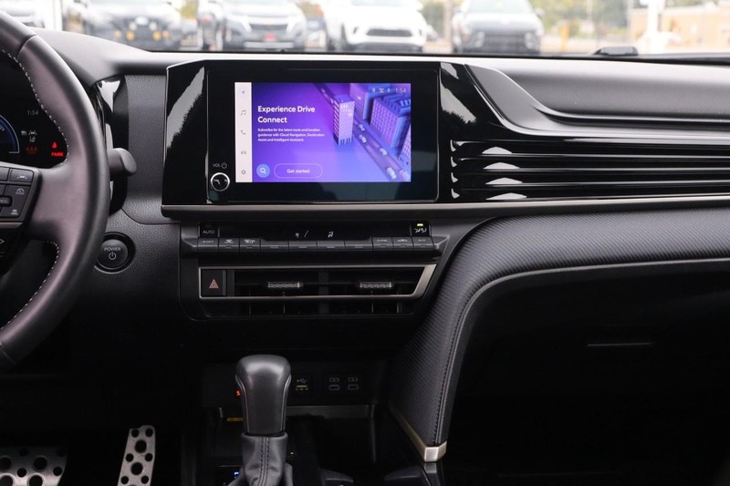 Toyota Camry Vehicle Full-screen Gallery Image 24