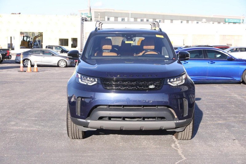 Land Rover Discovery Vehicle Full-screen Gallery Image 4