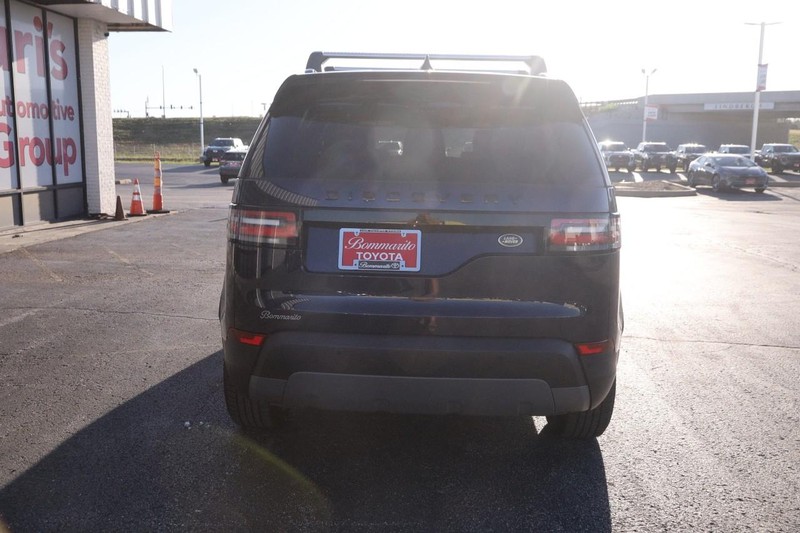 Land Rover Discovery Vehicle Full-screen Gallery Image 7