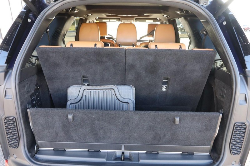 Land Rover Discovery Vehicle Full-screen Gallery Image 8