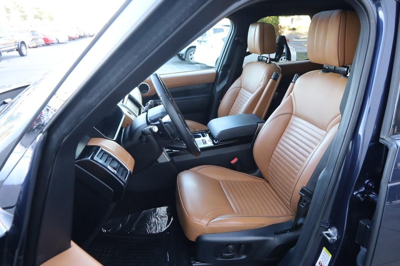 Land Rover Discovery Vehicle Full-screen Gallery Image 10