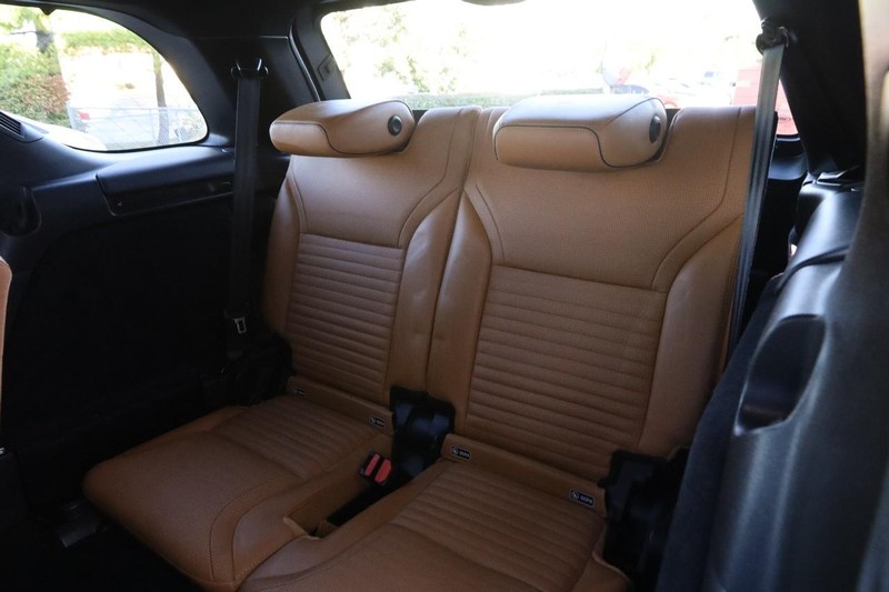 Land Rover Discovery Vehicle Full-screen Gallery Image 12