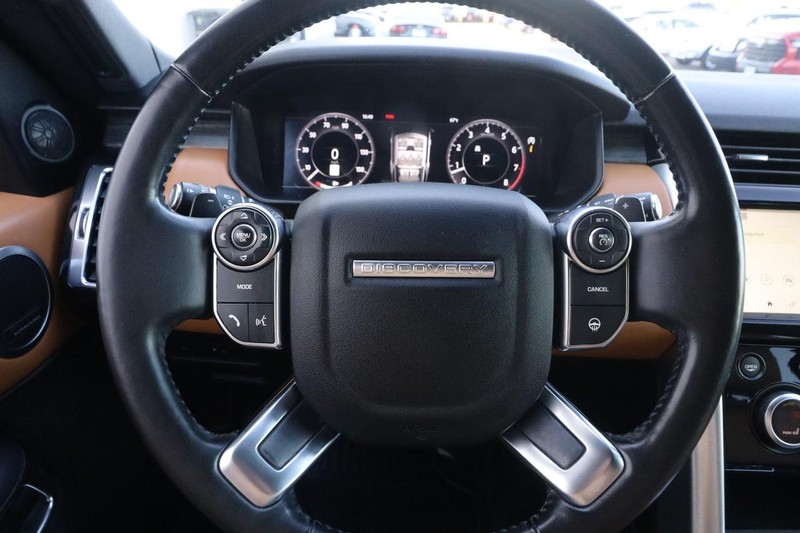 Land Rover Discovery Vehicle Full-screen Gallery Image 13