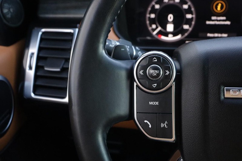 Land Rover Discovery Vehicle Full-screen Gallery Image 14