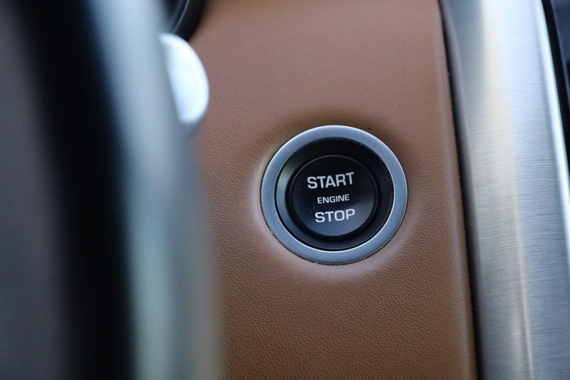 Land Rover Discovery Vehicle Full-screen Gallery Image 17