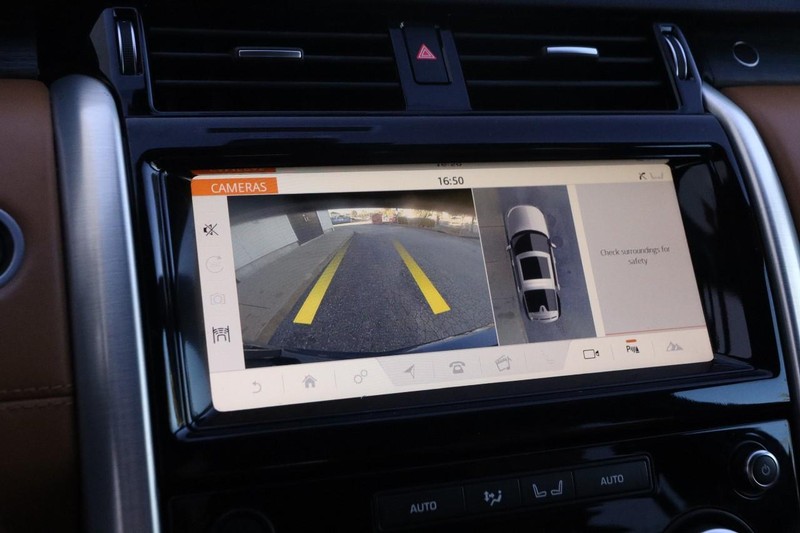 Land Rover Discovery Vehicle Full-screen Gallery Image 19